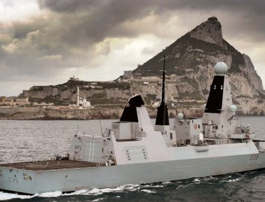 «Κεραυνοί» από Λονδίνο: «Η Τ.Μέι δε θα διστάσει να πάει σε πόλεμο με την Ισπανία για το Γιβραλτάρ»